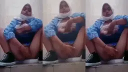ABG Daun Masih Muda Mainin Memek di Toilet Sekolah Video by AVTub