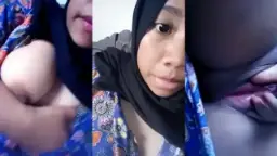 Cewek Hijab Cantik Pamer Memek Tembem Video by xVideos