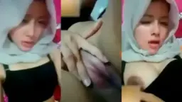 Hijab Cantik Ukthi Pamer Uting Payudara Video by PornHub