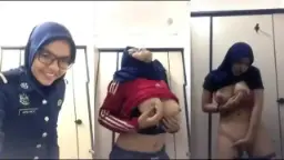 Hijab Sange di Toilet Kantor Video by PlayBokep