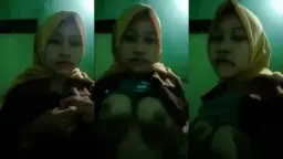 Ratna BebasINDO Pap Toket Gede Bulatnya Video by SangeLink