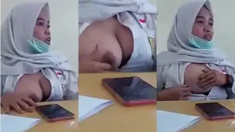 SM_4 Hijab Tobrut Pamer Tetek di Kelas