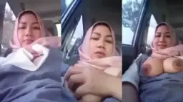 Tante Jilbab Pamer Toket Sambil Naik Mobil Video by Eporner