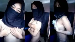 Tya Mandi Bugil Pake Jilbab Hitam